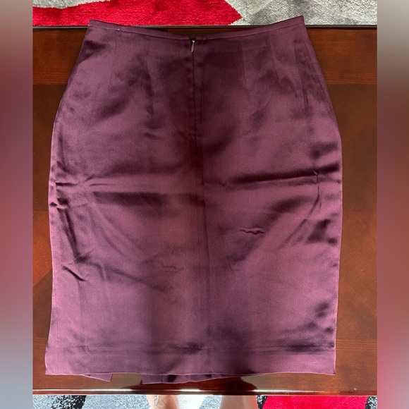 Women’s super soft Silk pencil skirt with slit - Picture 3 of 5